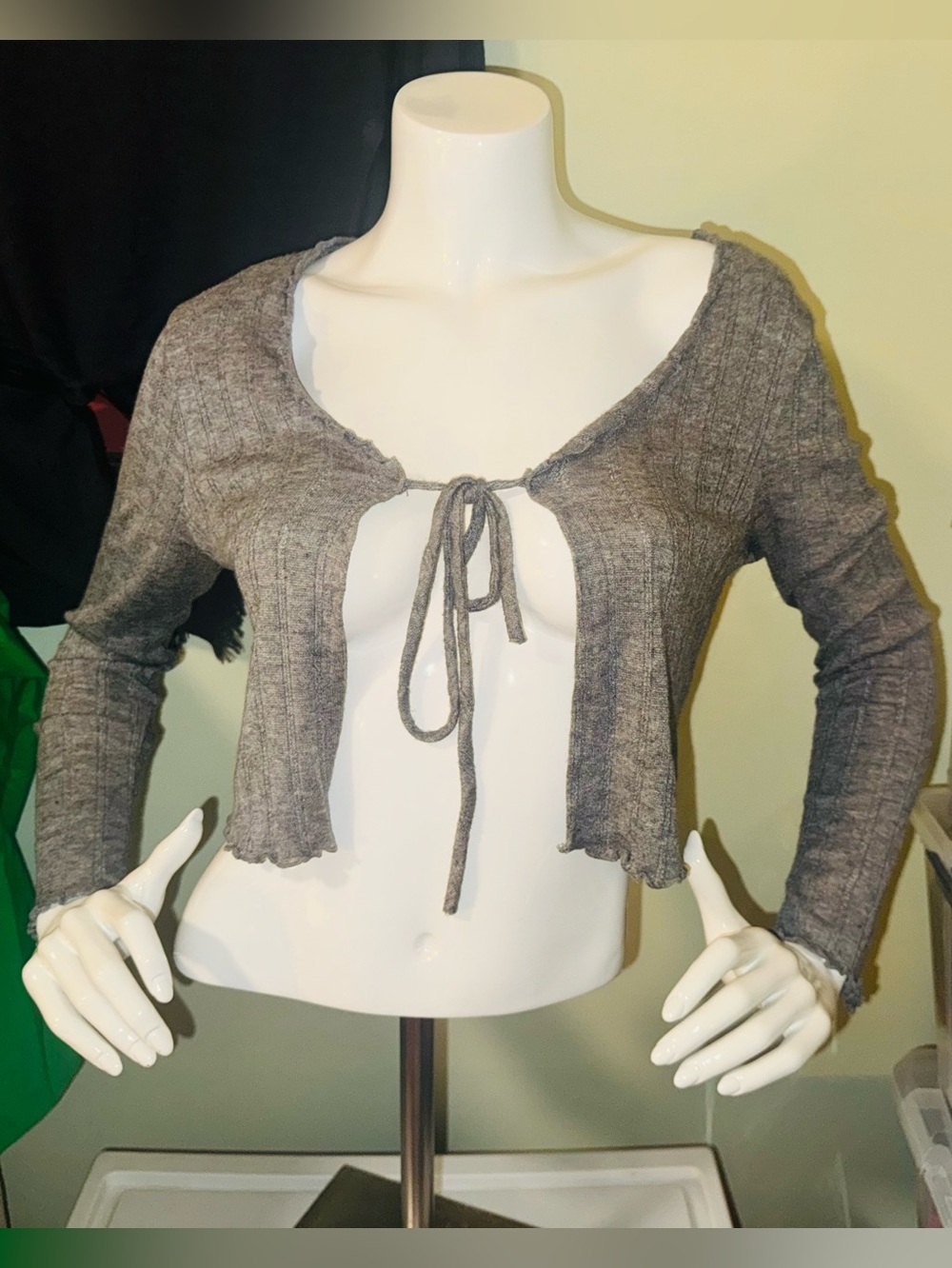 👑 Size Xsmall gaze Light Gray Ribbed Tie-Front Crop Top - Picture 8 of 10